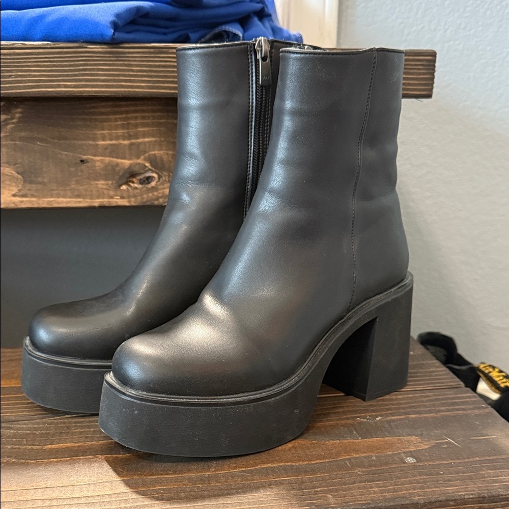 Steve Madden Black Chunky Heel Boots